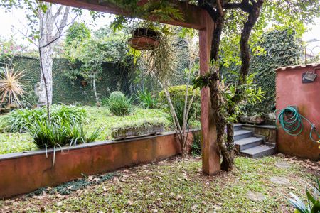 Casa à venda com 356m², 4 quartos e 4 vagas Casa à venda com 356m², 4 quartos e 4 vagasQuintal