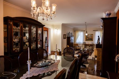 Casa à venda com 356m², 4 quartos e 4 vagas Casa à venda com 356m², 4 quartos e 4 vagasSala