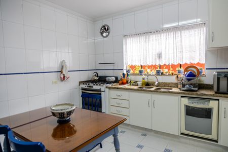 Casa à venda com 356m², 4 quartos e 4 vagas Casa à venda com 356m², 4 quartos e 4 vagasCozinha