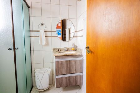 Casa à venda com 356m², 4 quartos e 4 vagas Casa à venda com 356m², 4 quartos e 4 vagasBanheiro da Suíte 2