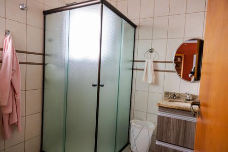 Casa à venda com 356m², 4 quartos e 4 vagas Casa à venda com 356m², 4 quartos e 4 vagasBanheiro da Suíte 2