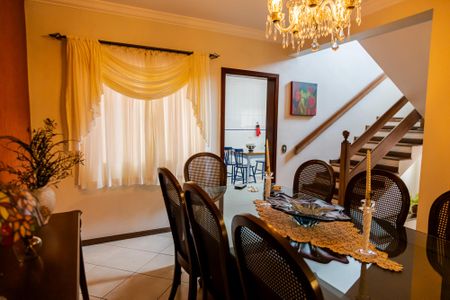 Casa à venda com 356m², 4 quartos e 4 vagas Casa à venda com 356m², 4 quartos e 4 vagasSala