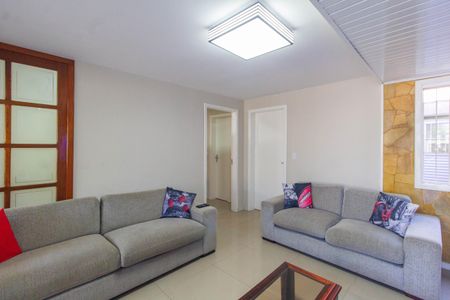 Casa para alugar com 248m², 5 quartos e 1 vaga Casa para alugar com 248m², 5 quartos e 1 vagaSala