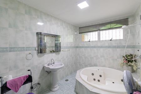 Casa à venda com 250m², 5 quartos e 3 vagasBanheiro da Suíte 1