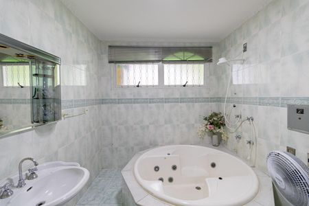 Casa à venda com 250m², 5 quartos e 3 vagasBanheiro da Suíte 1