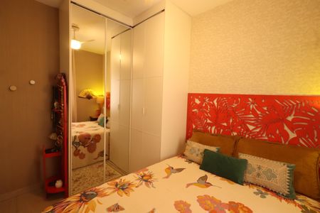 Apartamento à venda com 70m², 2 quartos e 2 vagas Suíte