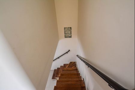 Casa à venda com 274m², 4 quartos e 4 vagasEscada