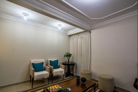 Casa à venda com 274m², 4 quartos e 4 vagasSala