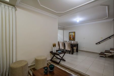 Casa à venda com 274m², 4 quartos e 4 vagasSala