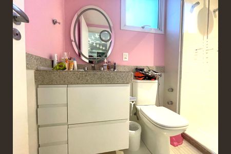 Apartamento à venda com 230m², 5 quartos e 4 vagasBanheiro da Suíte 2