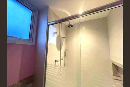 Apartamento à venda com 230m², 5 quartos e 4 vagasBanheiro da Suíte 2