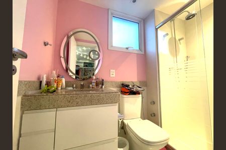 Apartamento à venda com 230m², 5 quartos e 4 vagasBanheiro da Suíte 2