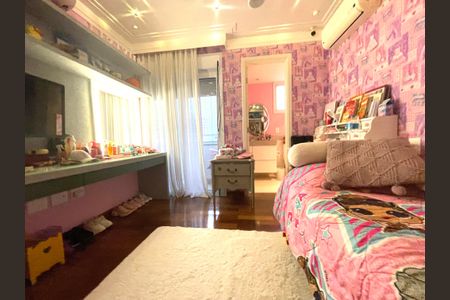 Apartamento à venda com 230m², 5 quartos e 4 vagasSuíte 2