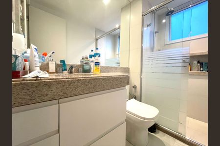 Apartamento à venda com 230m², 5 quartos e 4 vagasBanheiro da Suíte 3