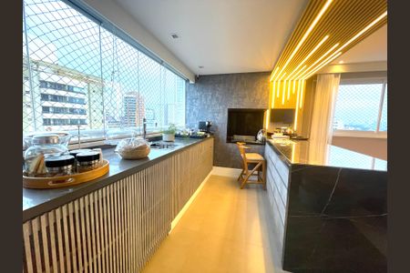 Apartamento à venda com 230m², 5 quartos e 4 vagasCozinha