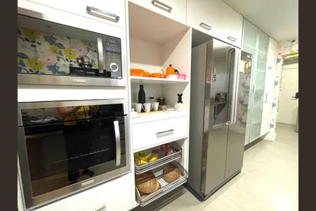 Apartamento à venda com 230m², 5 quartos e 4 vagasCozinha