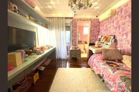 Apartamento à venda com 230m², 5 quartos e 4 vagasSuíte 2