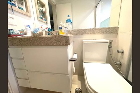 Apartamento à venda com 230m², 5 quartos e 4 vagasBanheiro da Suíte 3