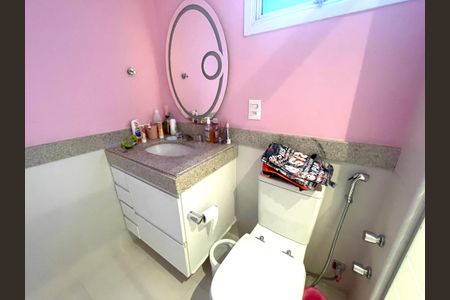 Apartamento à venda com 230m², 5 quartos e 4 vagasBanheiro da Suíte 2
