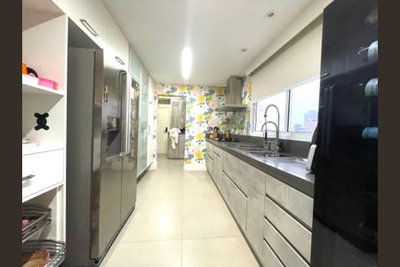 Apartamento à venda com 230m², 5 quartos e 4 vagasCozinha