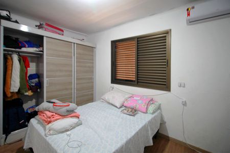 Casa à venda com 164m², 3 quartos e 8 vagasQuarto 2