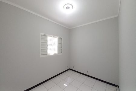 Casa para alugar com 75m², 2 quartos e 2 vagasQuarto 1