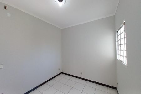 Casa para alugar com 75m², 2 quartos e 2 vagasSala
