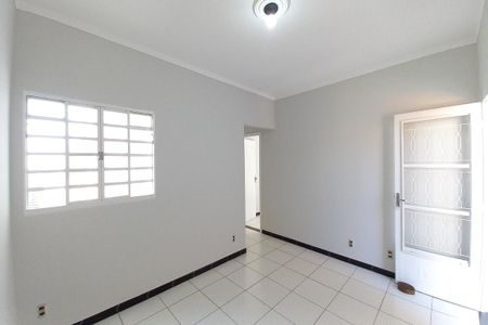 Casa para alugar com 75m², 2 quartos e 2 vagasSala