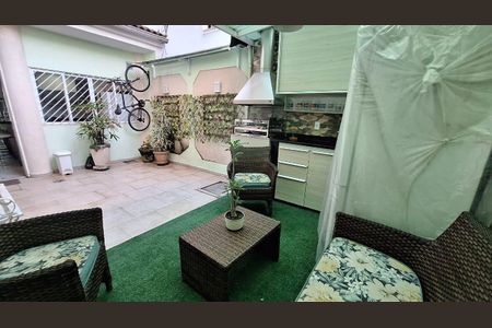 Casa de condomínio à venda com 192m², 3 quartos e 1 vagaQuintal