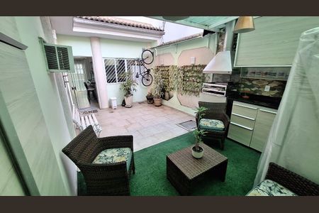 Casa de condomínio à venda com 192m², 3 quartos e 1 vagaQuintal