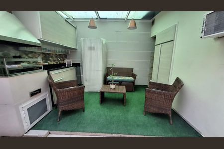 Casa de condomínio à venda com 192m², 3 quartos e 1 vagaQuintal