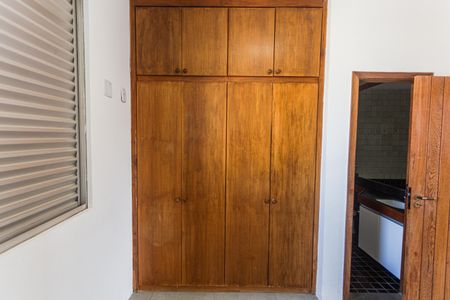 Apartamento à venda com 180m², 3 quartos e 8 vagasArmário da Suíte