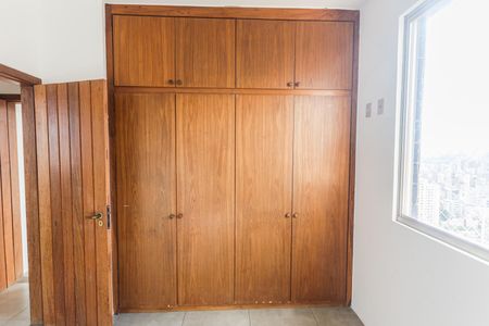 Apartamento à venda com 180m², 3 quartos e 8 vagasArmário do Quarto 1