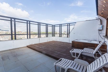 Apartamento à venda com 180m², 3 quartos e 8 vagasCobertura