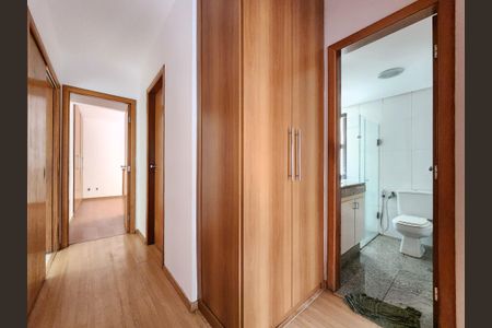 Apartamento à venda com 157m², 4 quartos e 2 vagasCorredor