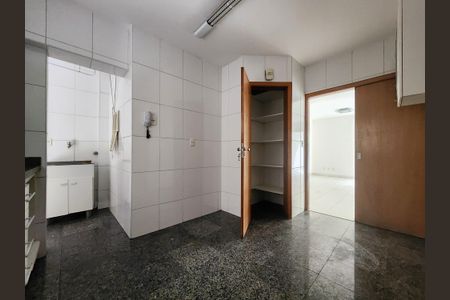 Apartamento à venda com 157m², 4 quartos e 2 vagasCozinha