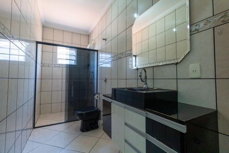 Casa à venda com 373m², 3 quartos e 8 vagas Casa à venda com 373m², 3 quartos e 8 vagasBanheiro 2