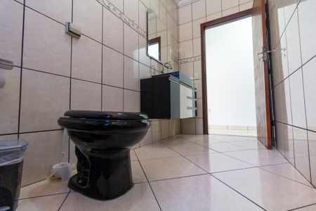 Casa à venda com 373m², 3 quartos e 8 vagas Casa à venda com 373m², 3 quartos e 8 vagasBanheiro 2