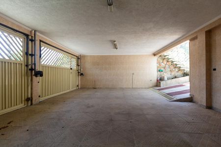 Casa à venda com 373m², 3 quartos e 8 vagas Casa à venda com 373m², 3 quartos e 8 vagasGaragem