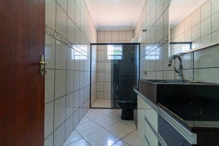 Casa à venda com 373m², 3 quartos e 8 vagas Casa à venda com 373m², 3 quartos e 8 vagasBanheiro 2