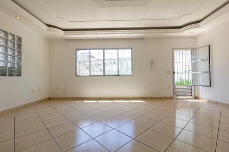 Casa à venda com 373m², 3 quartos e 8 vagas Casa à venda com 373m², 3 quartos e 8 vagasSala