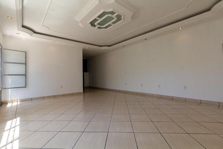 Casa à venda com 373m², 3 quartos e 8 vagas Casa à venda com 373m², 3 quartos e 8 vagasSala