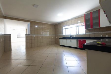 Casa à venda com 373m², 3 quartos e 8 vagas Casa à venda com 373m², 3 quartos e 8 vagasCozinha
