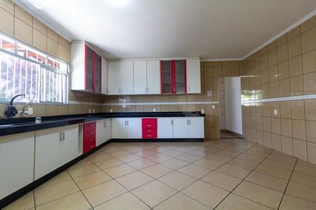 Casa à venda com 373m², 3 quartos e 8 vagas Casa à venda com 373m², 3 quartos e 8 vagasCozinha