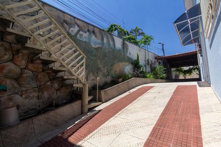 Casa à venda com 373m², 3 quartos e 8 vagas Casa à venda com 373m², 3 quartos e 8 vagasGaragem