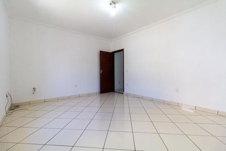 Casa à venda com 373m², 3 quartos e 8 vagas Casa à venda com 373m², 3 quartos e 8 vagasQuarto 2