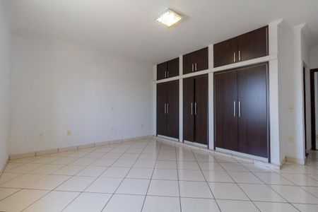 Casa à venda com 373m², 3 quartos e 8 vagas Casa à venda com 373m², 3 quartos e 8 vagasQuarto 1