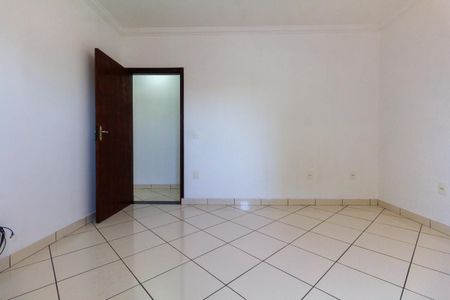 Casa à venda com 373m², 3 quartos e 8 vagas Casa à venda com 373m², 3 quartos e 8 vagasQuarto 3