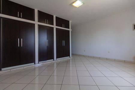 Casa à venda com 373m², 3 quartos e 8 vagas Casa à venda com 373m², 3 quartos e 8 vagasQuarto 1