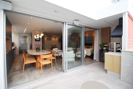 Apartamento à venda com 135m², 2 quartos e 2 vagasVaranda